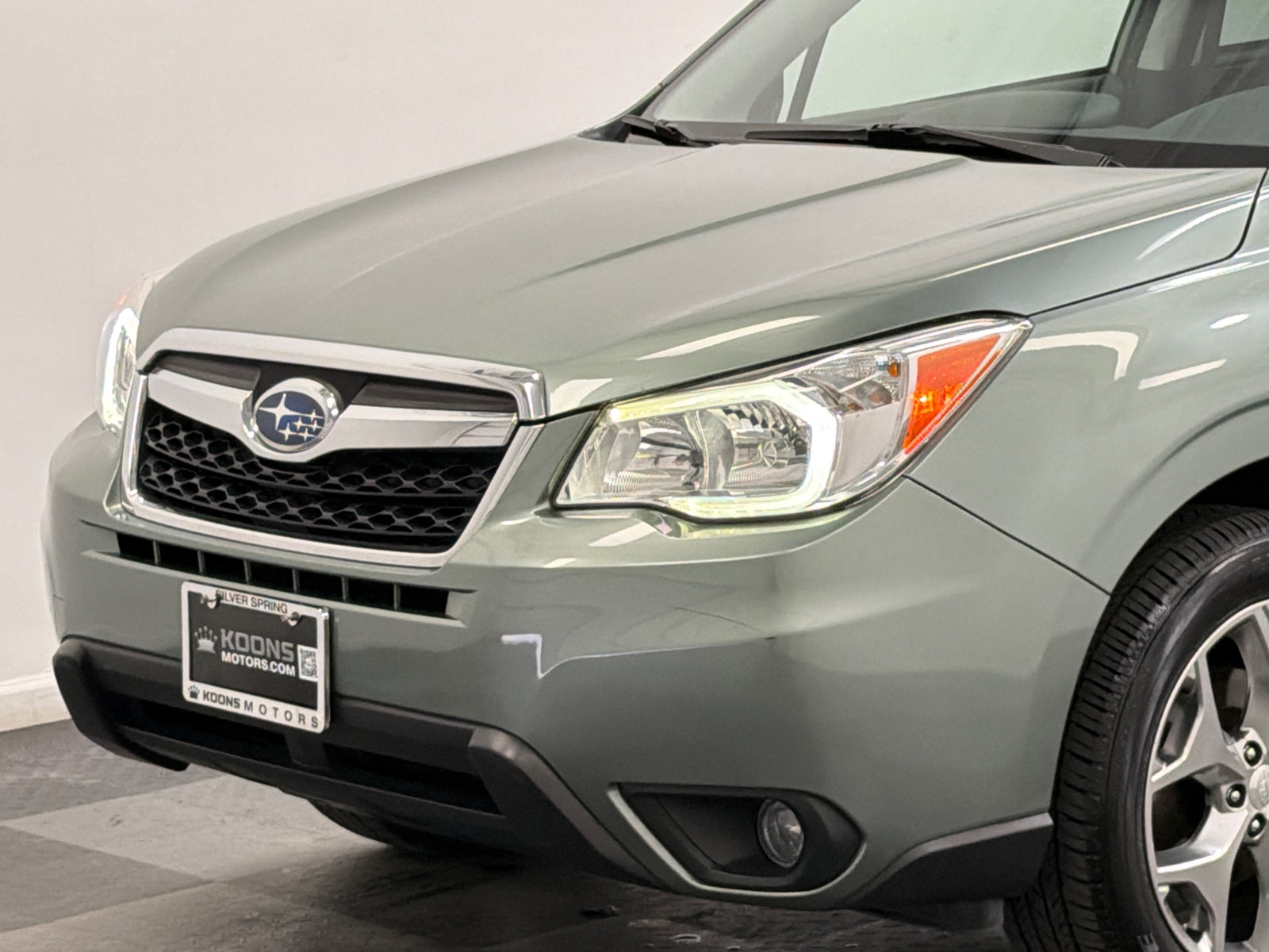 Used 2016 Subaru Forester 2.5i Touring w/ Eyesight & Navigation System AWD/4WD image 2