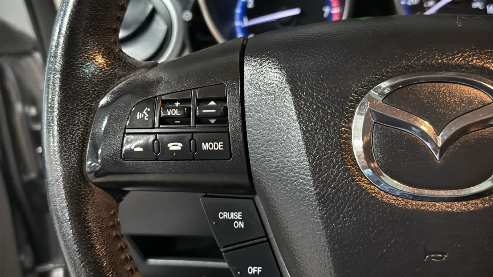 Used 2013 MAZDA MAZDA3 i Touring w/ Preferred Equipment Pkg FWD image 12