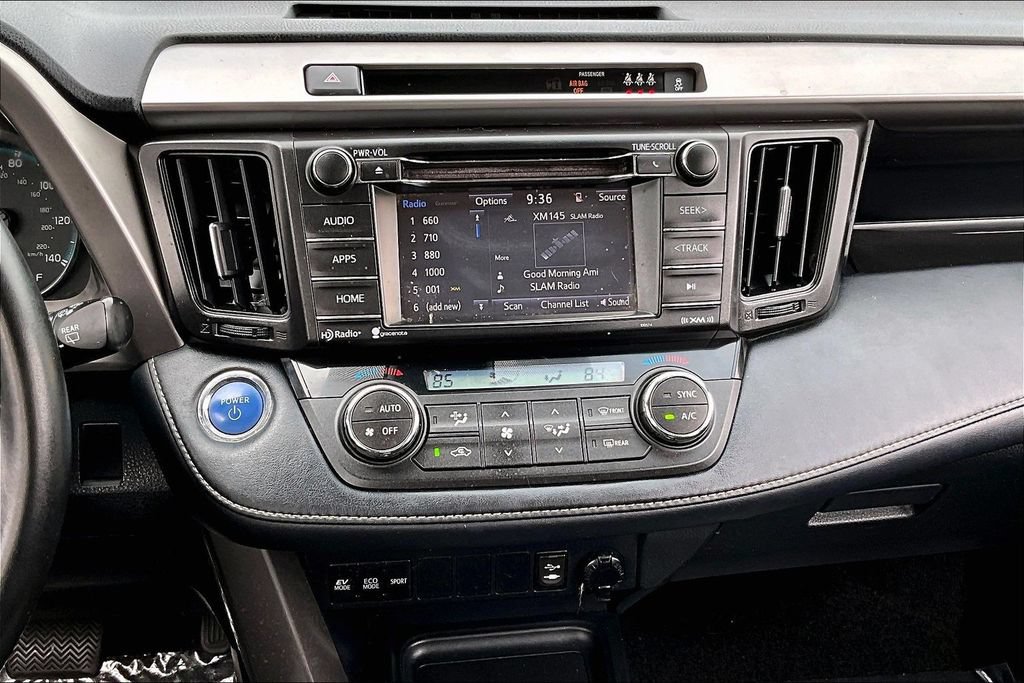 Used 2018 Toyota RAV4 XLE AWD/4WD image 19