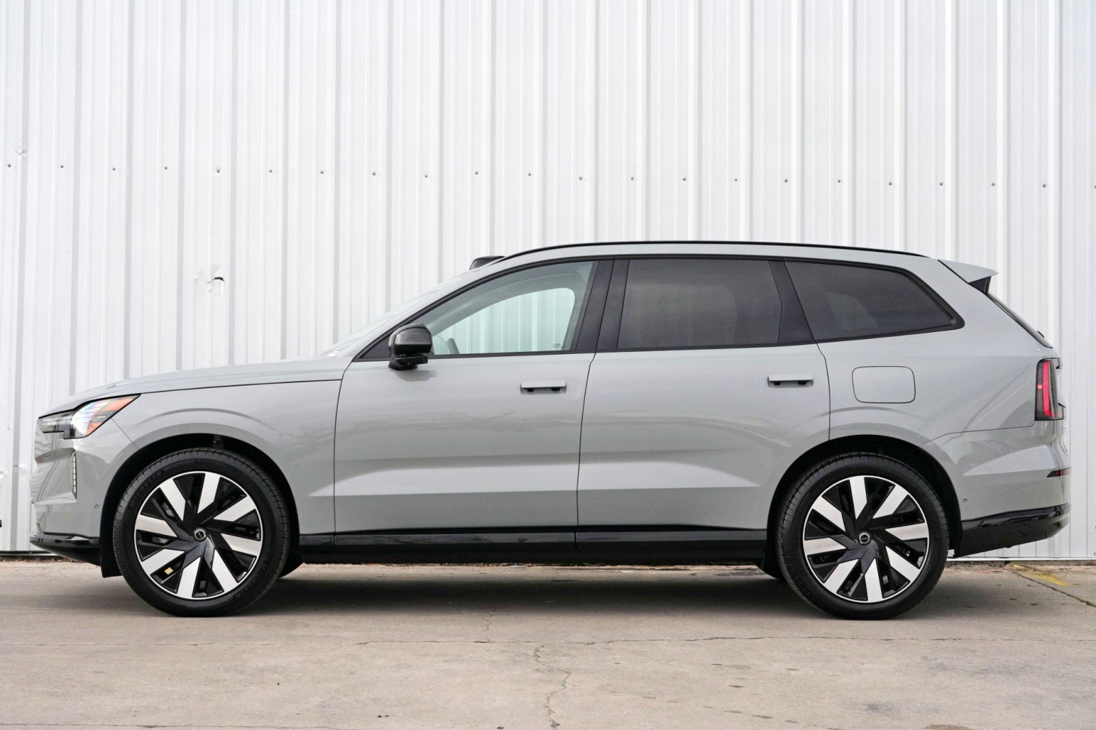 Used 2025 Volvo EX90 Ultra image 9