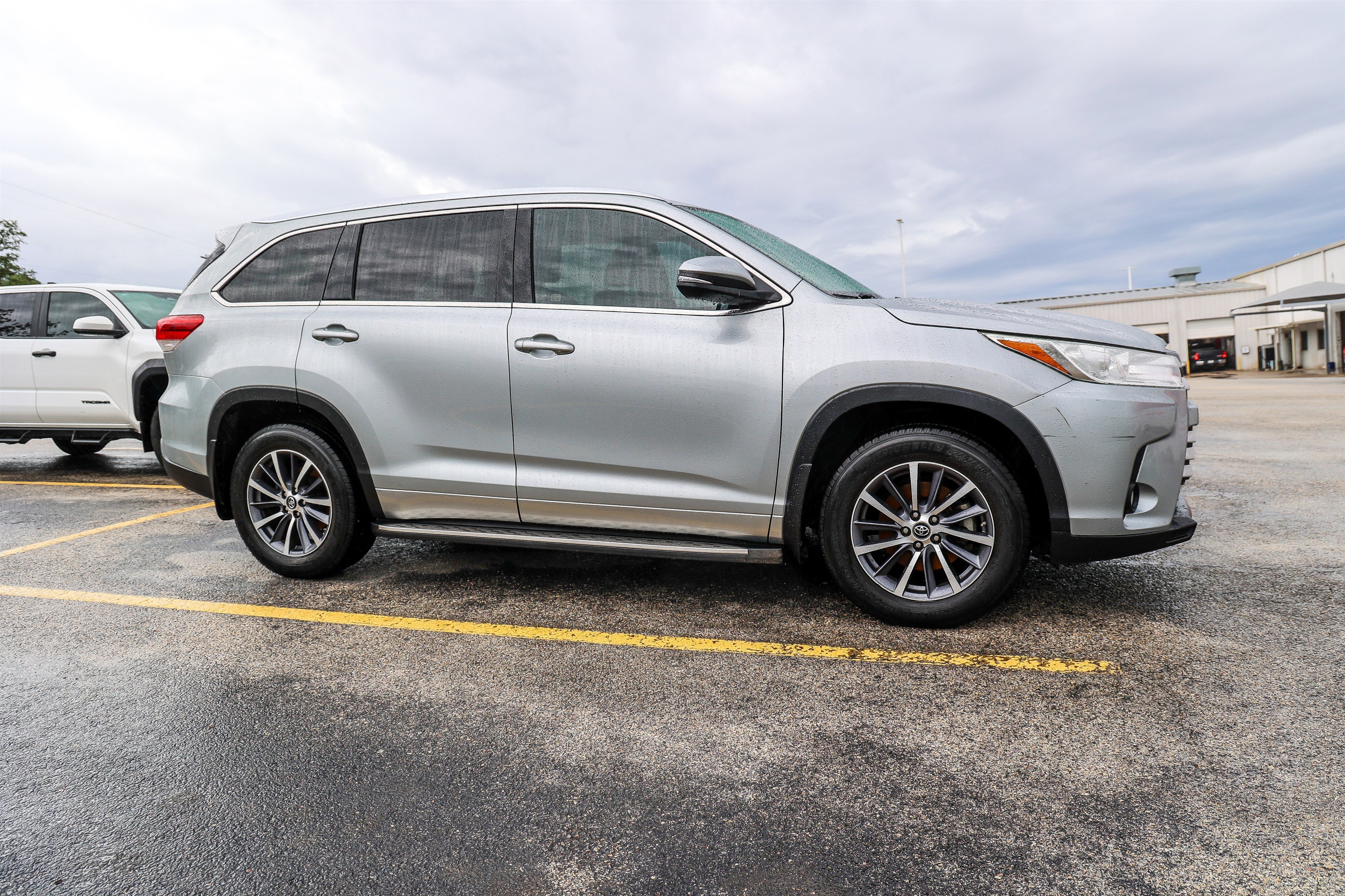 Used 2017 Toyota Highlander XLE FWD image 7