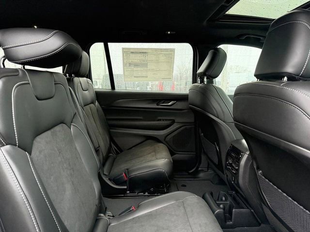 New 2025 Jeep Grand Cherokee L Altitude image 12