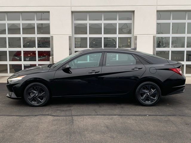 Used 2023 Hyundai Elantra SEL image 3