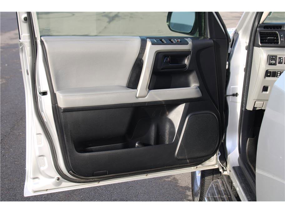 Used 2013 Toyota 4Runner SR5 w/ Convenience Pkg image 7