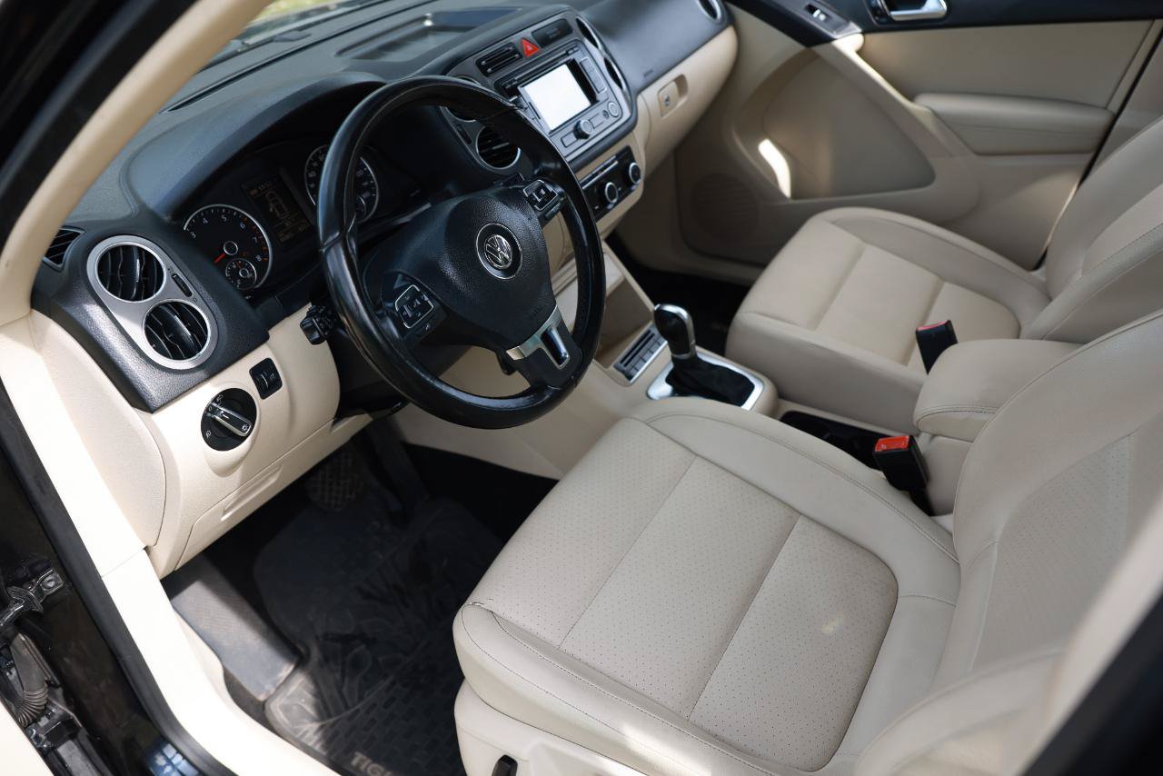 Used 2011 Volkswagen Tiguan SE FWD image 4