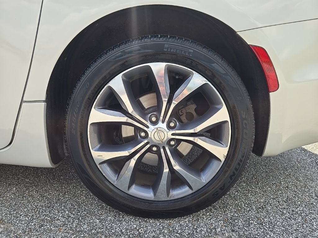 Used 2017 Chrysler Pacifica Limited FWD image 26