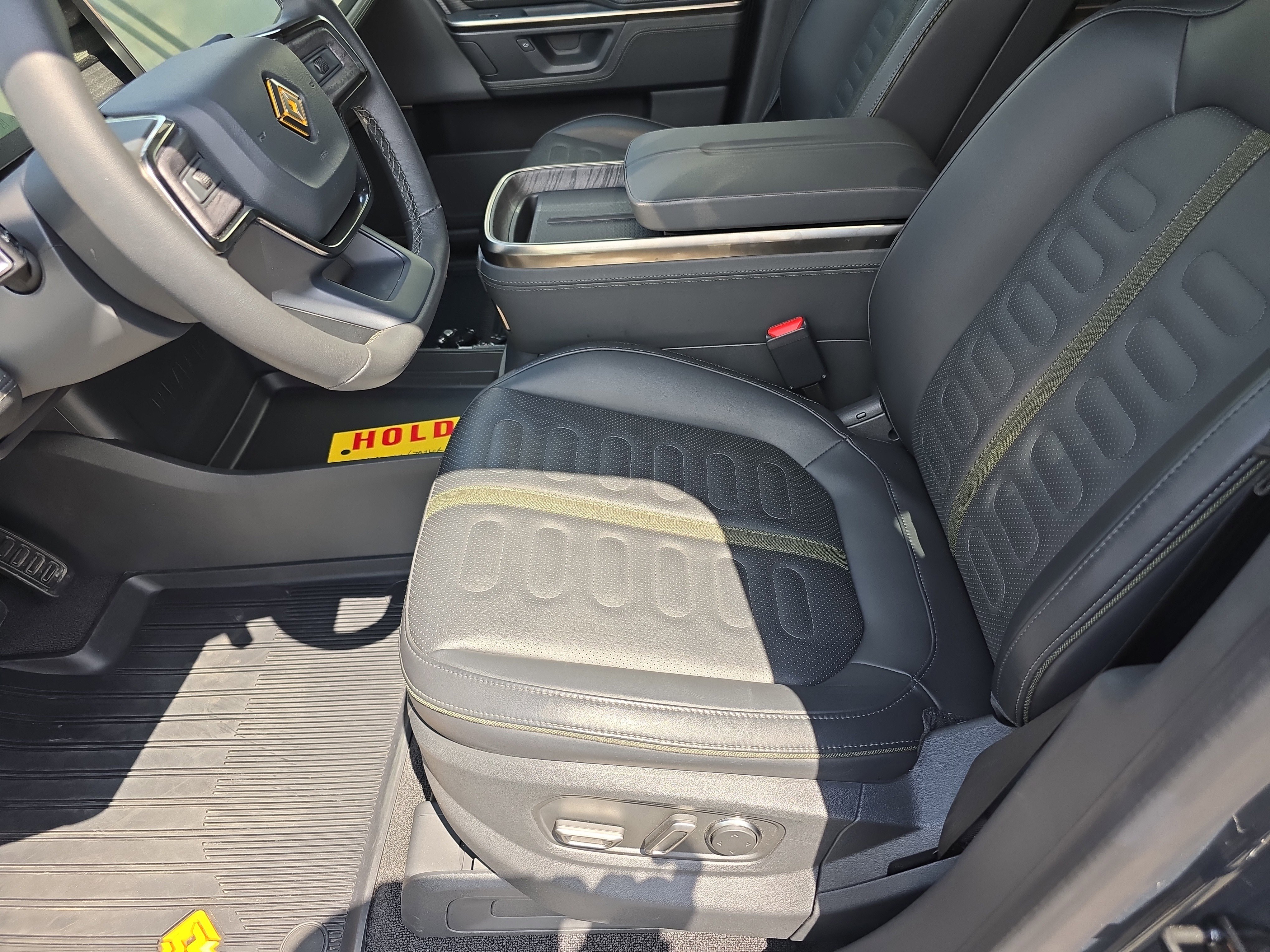 Used 2026 Rivian R1S Adventure image 21