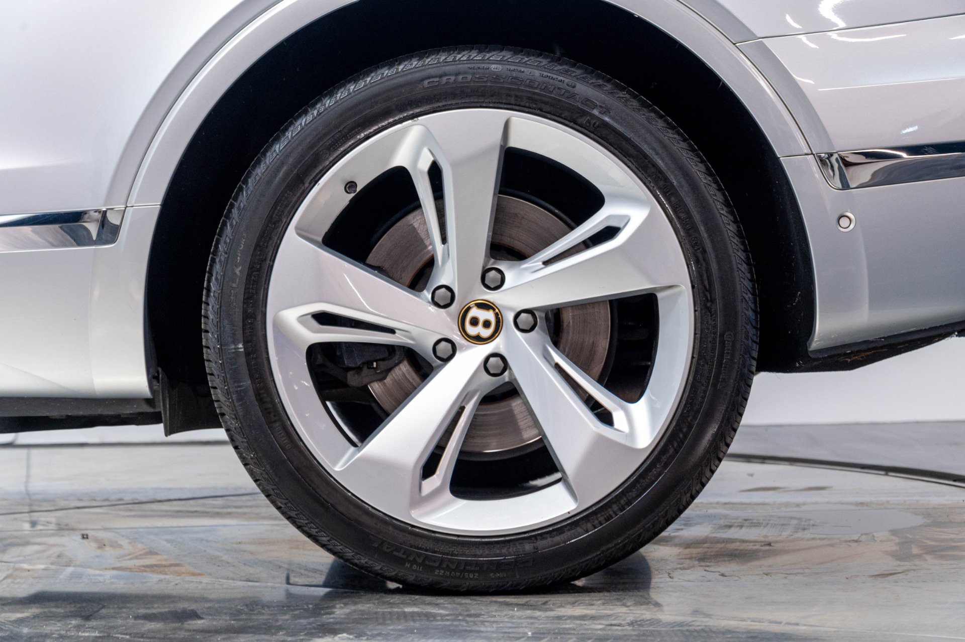 Used 2020 Bentley Bentayga AWD/4WD image 51