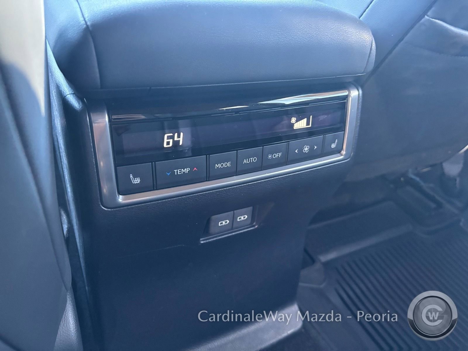 Used 2025 Lexus GX 550 w/ Accessory Package (31) image 30