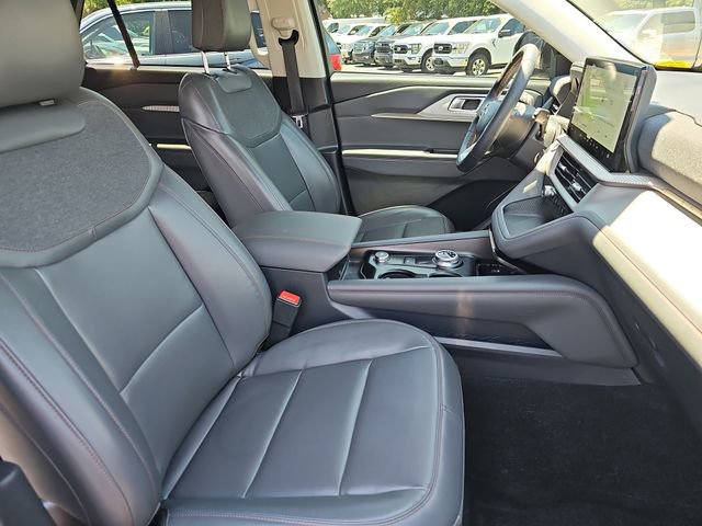 Used 2025 Ford Explorer Active w/ Active Comfort Package RWD image 10