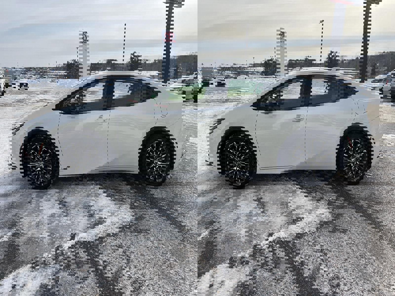 Used 2025 Toyota Prius XLE image 26