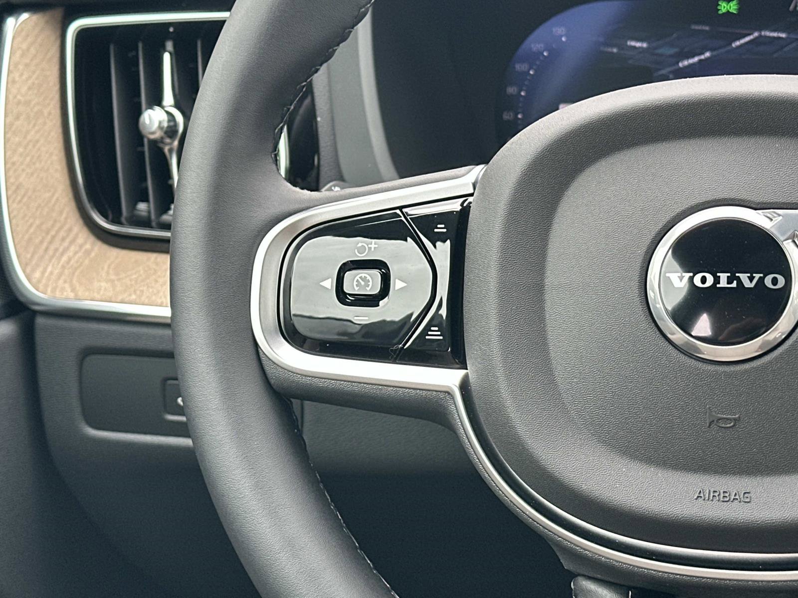 New 2026 Volvo XC60 B5 Core AWD/4WD image 8