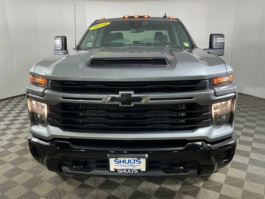 Used 2024 Chevrolet Silverado 2500 Custom w/ Custom Convenience Package AWD/4WD image 2