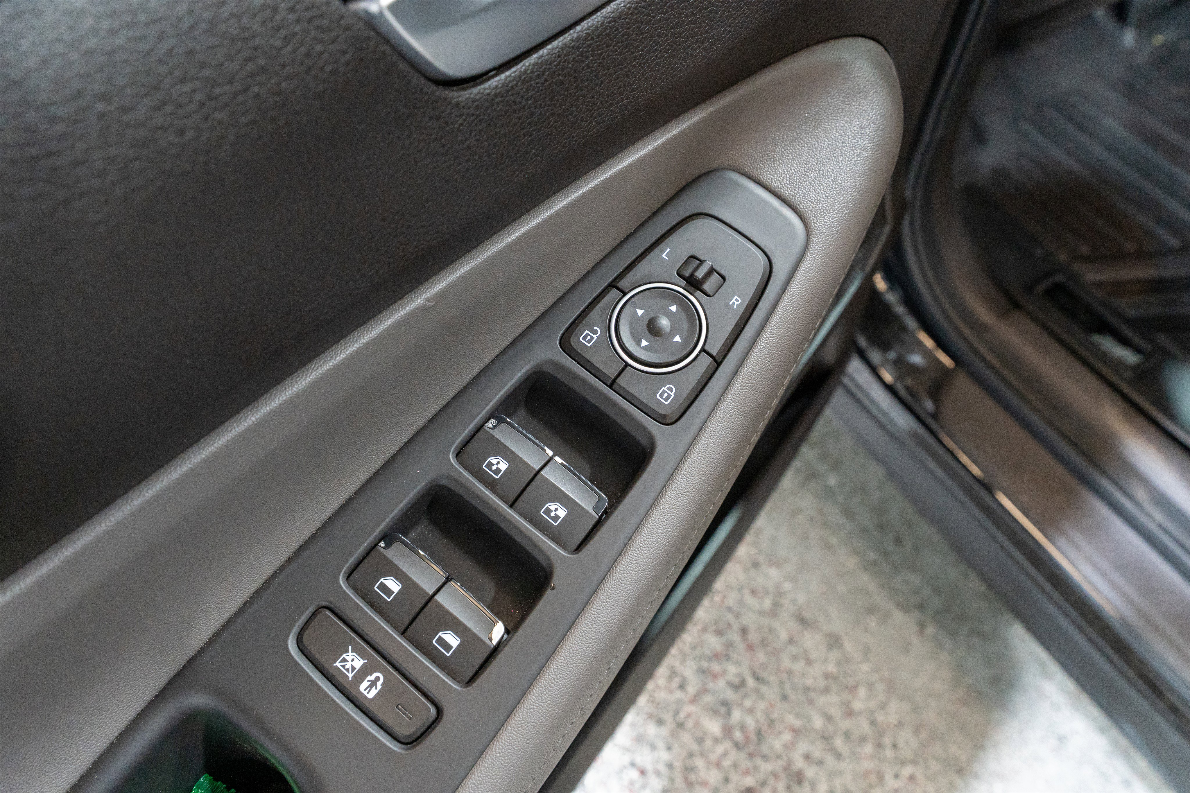 Used 2019 Hyundai Santa Fe SEL image 14