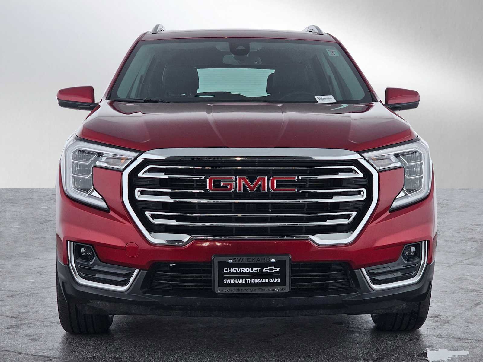 Used 2023 GMC Terrain SLT image 2