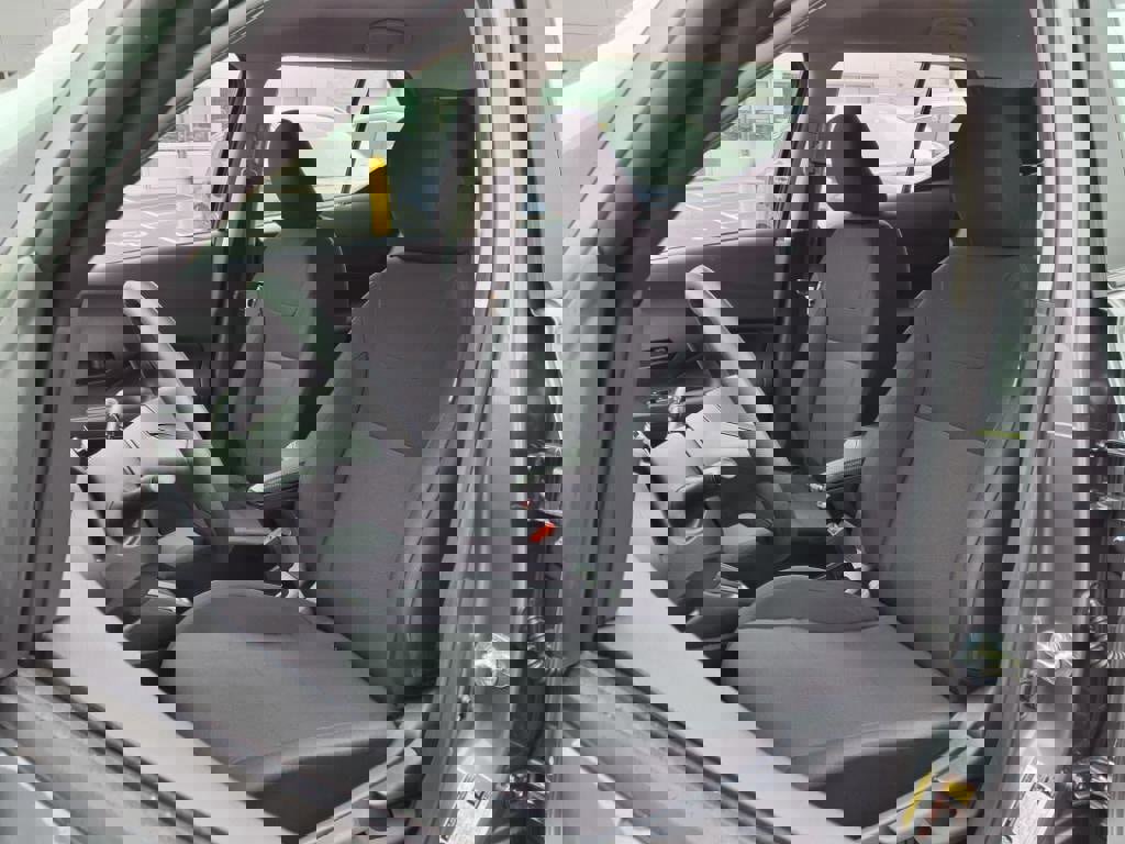 New 2025 Nissan Kicks Play S image 5