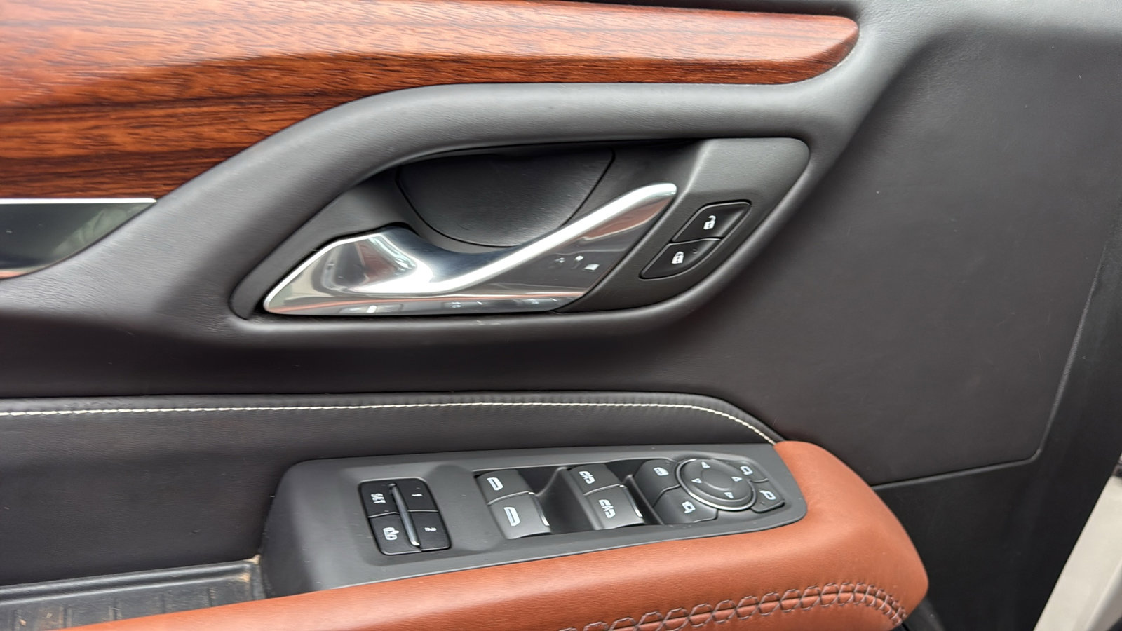 Used 2023 GMC Yukon Denali Ultimate image 11