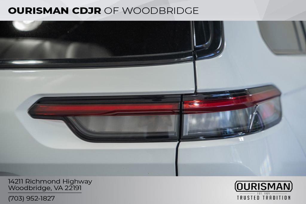 Certified 2022 Jeep Grand Cherokee L Limited w/ Black Appearance Package AWD/4WD image 7
