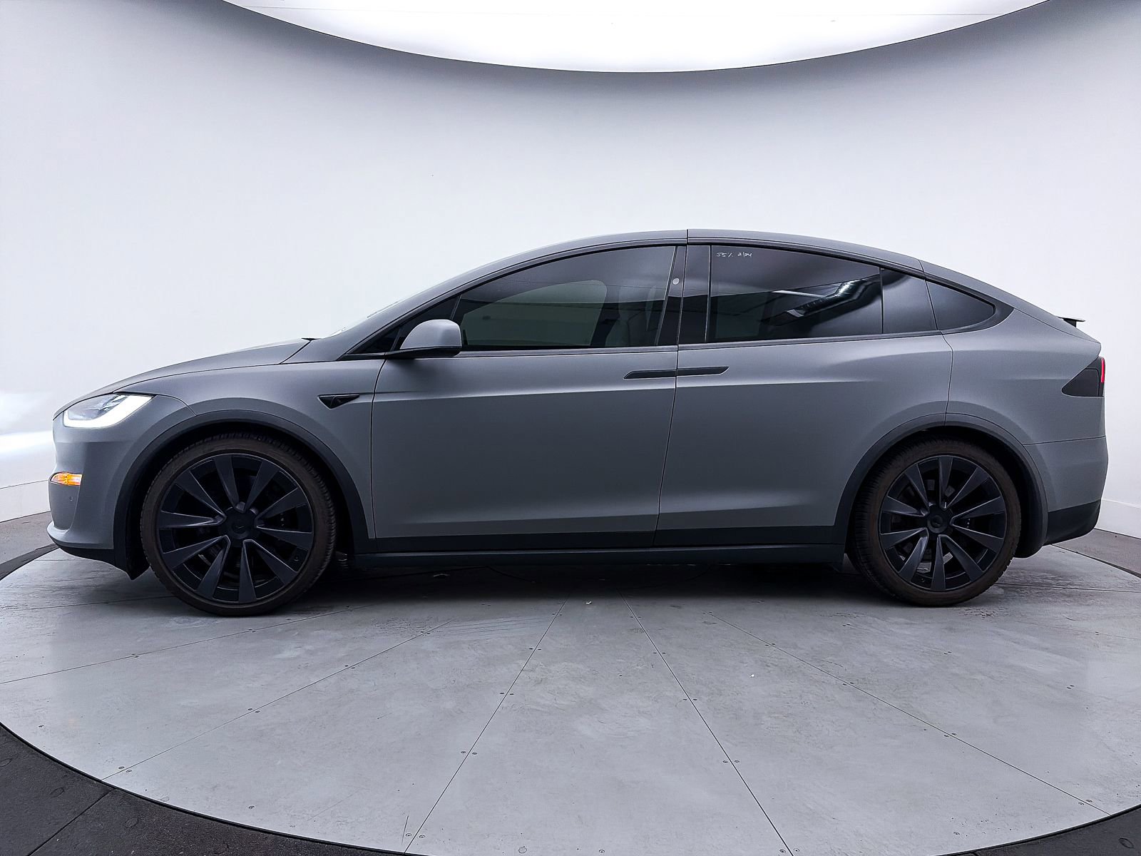 Used 2022 Tesla Model X image 36