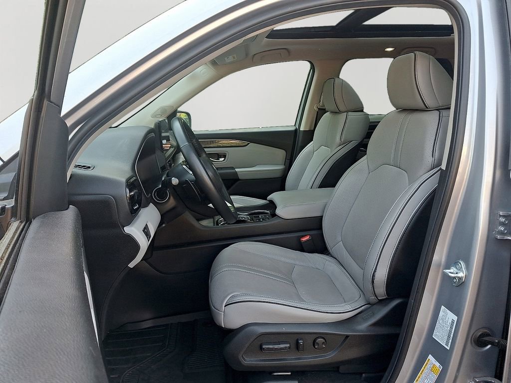 Used 2025 Honda Pilot Elite image 14