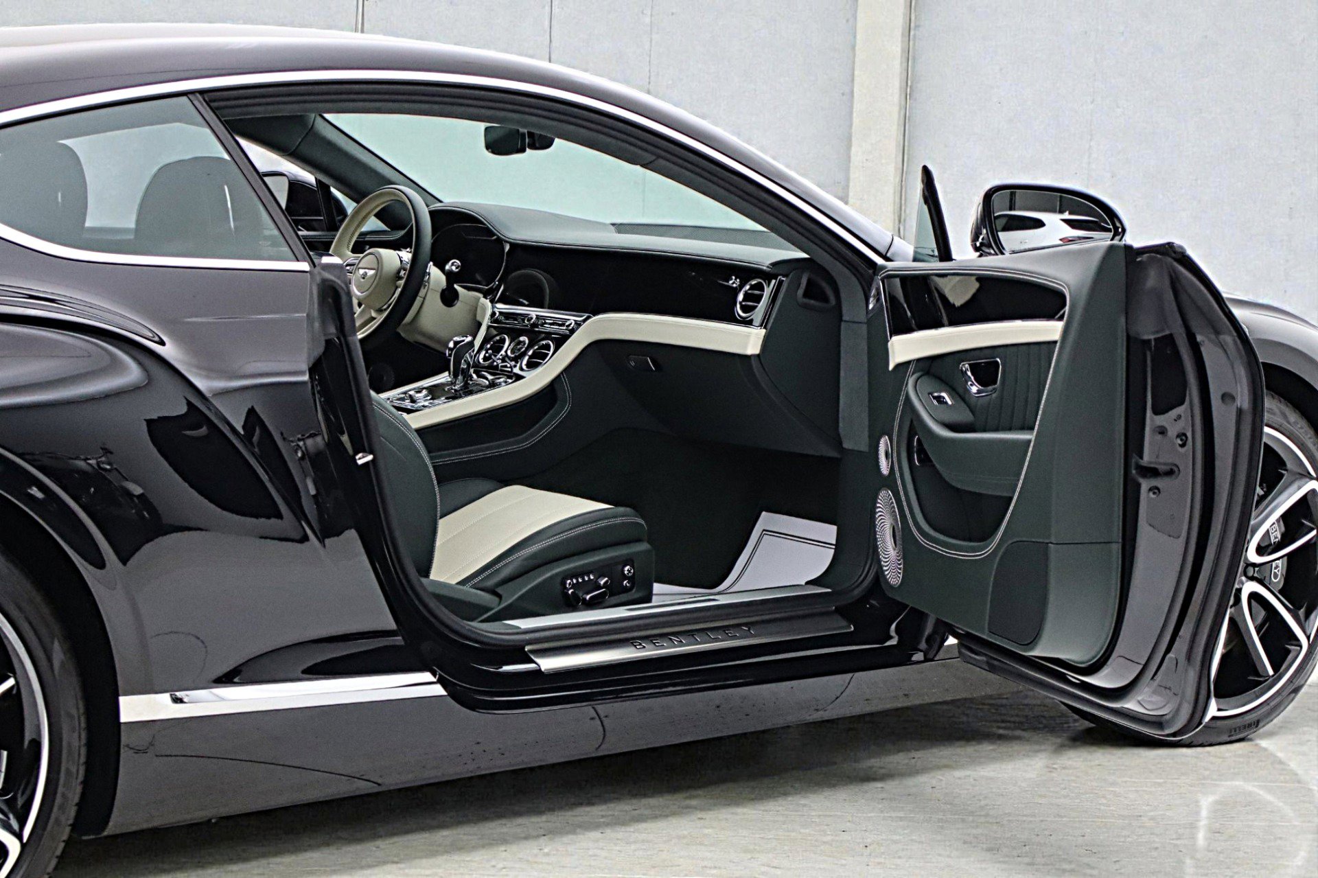 Used 2024 Bentley Continental GT image 17