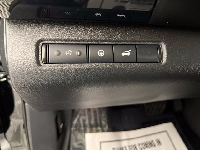 Used 2025 Nissan Pathfinder SV w/ SV Premium Package AWD/4WD image 32