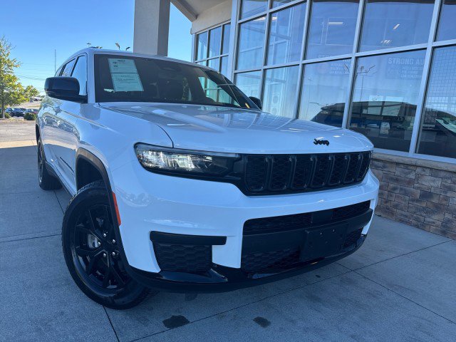Used 2024 Jeep Grand Cherokee L Laredo image 2