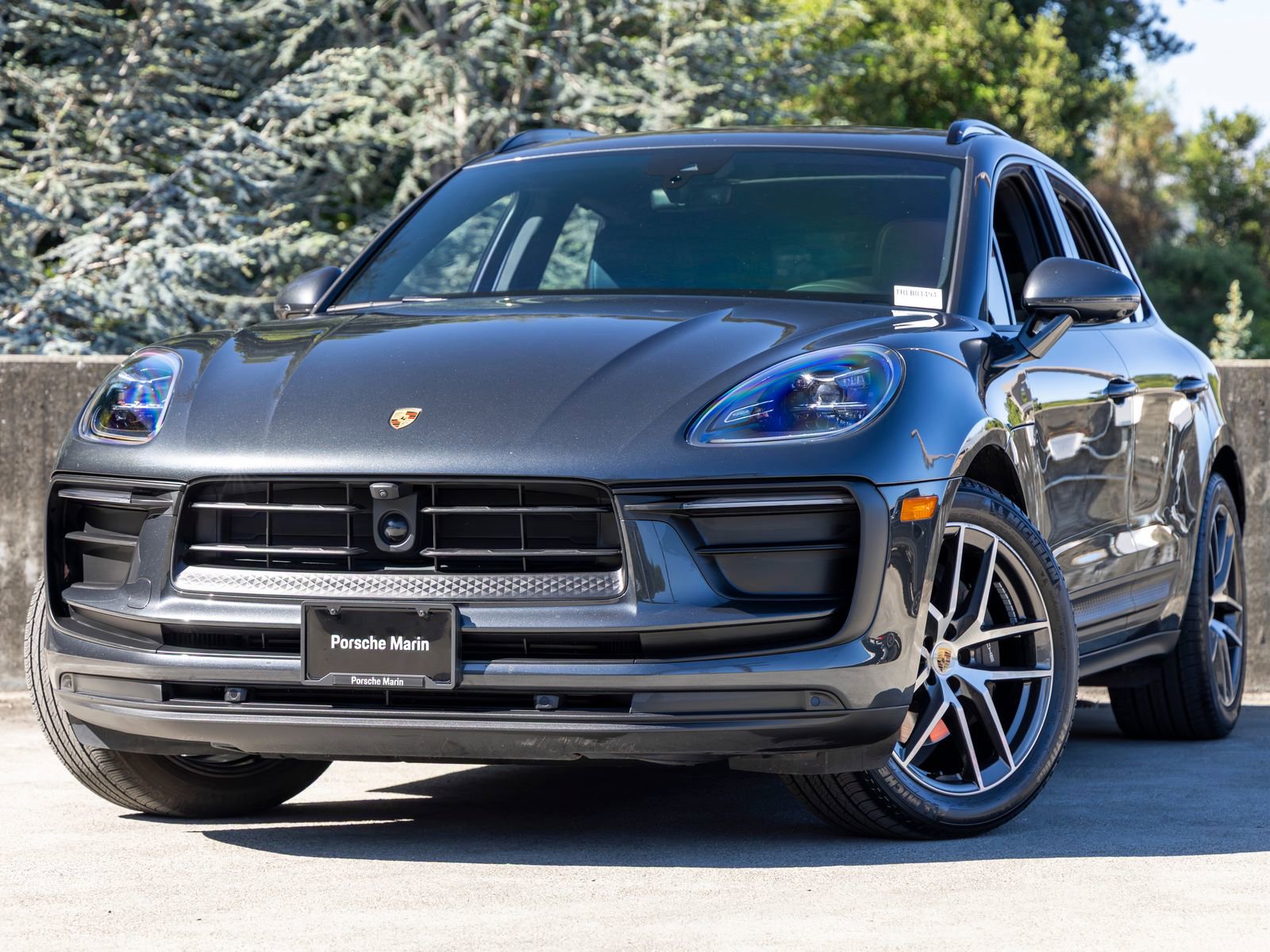Certified 2024 Porsche Macan image 1