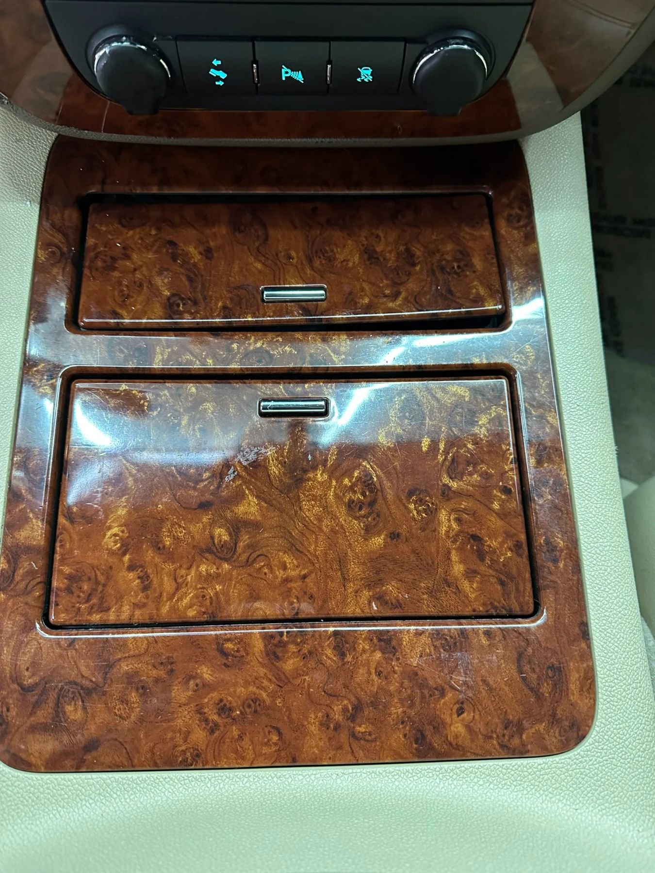 Used 2011 Chevrolet Avalanche LTZ RWD image 18