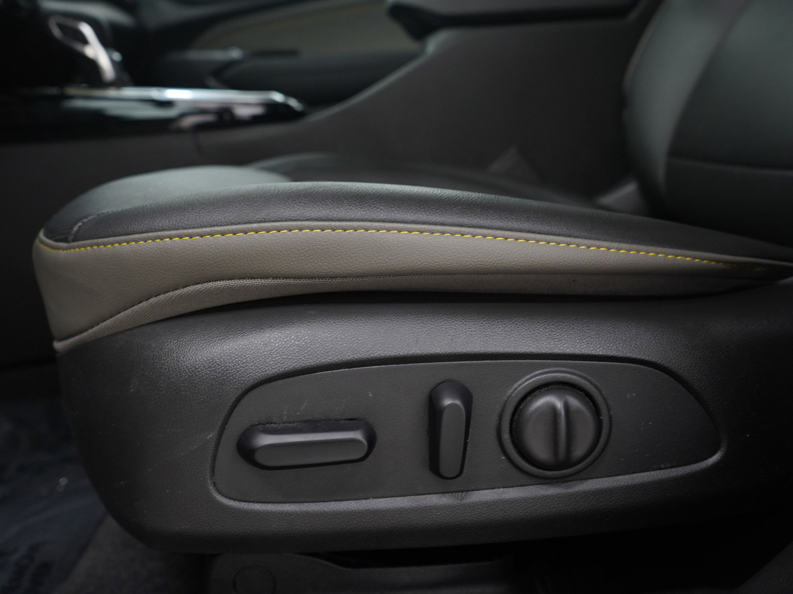 Used 2024 Chevrolet Trax ACTIV w/ Driver Confidence Package image 23