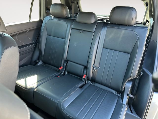 Used 2023 Volkswagen Tiguan SE R-Line image 13