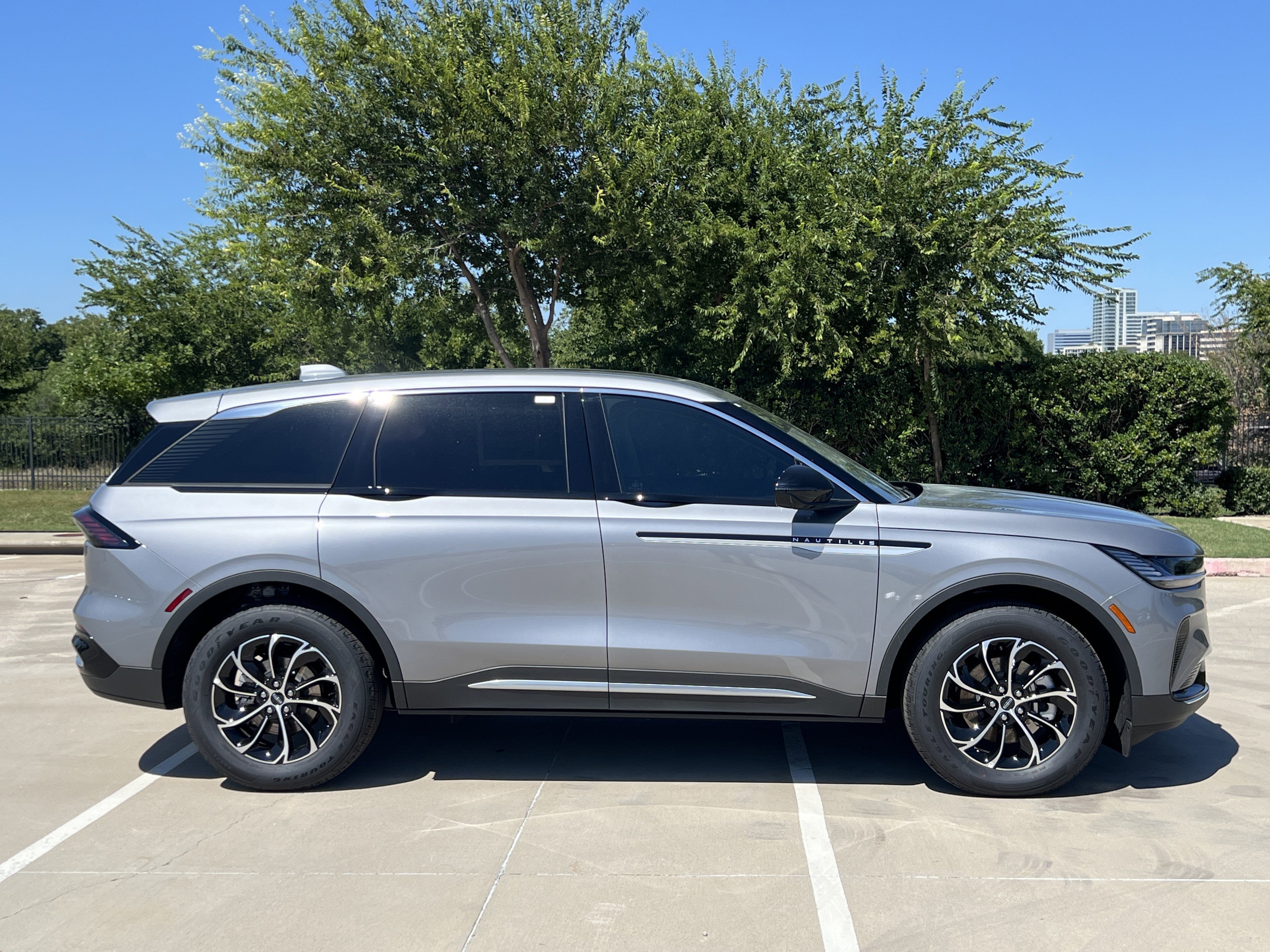 New 2025 Lincoln Nautilus Premier w/ Equipment Group 102A image 10