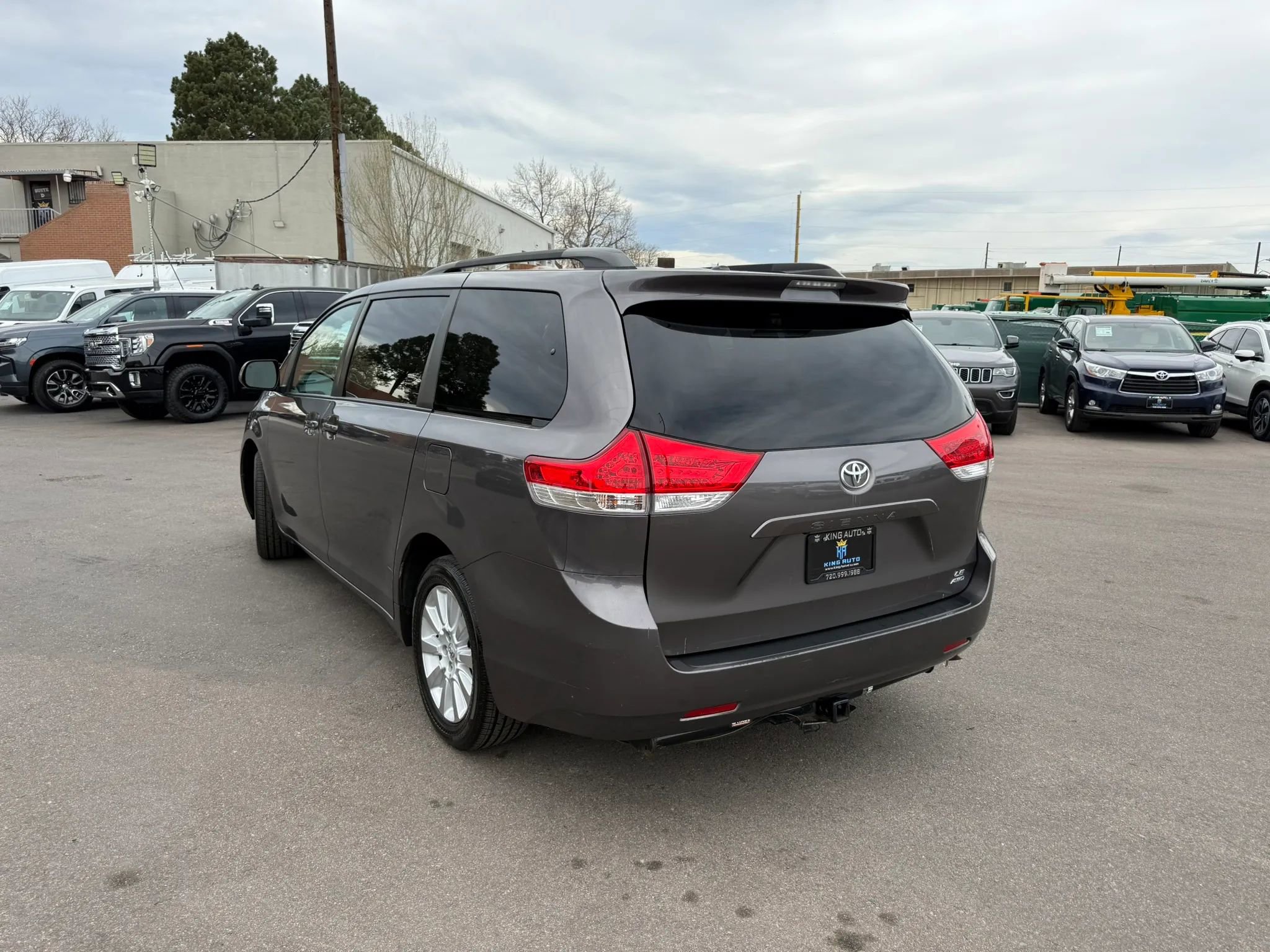 Used 2013 Toyota Sienna LE w/ Towing Pkg image 5