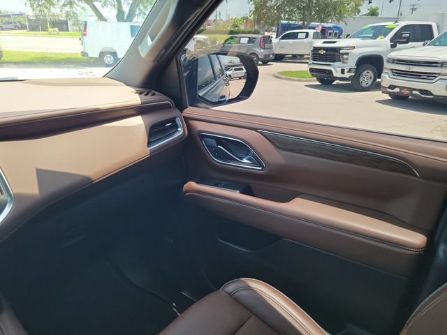 Used 2024 Chevrolet Suburban High Country AWD/4WD image 13