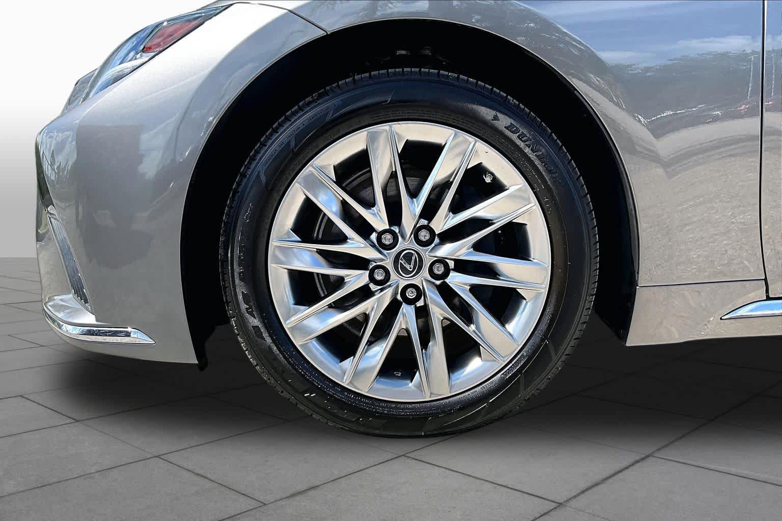 Used 2022 Lexus LS 500 AWD w/ Interior Upgrade Package image 11