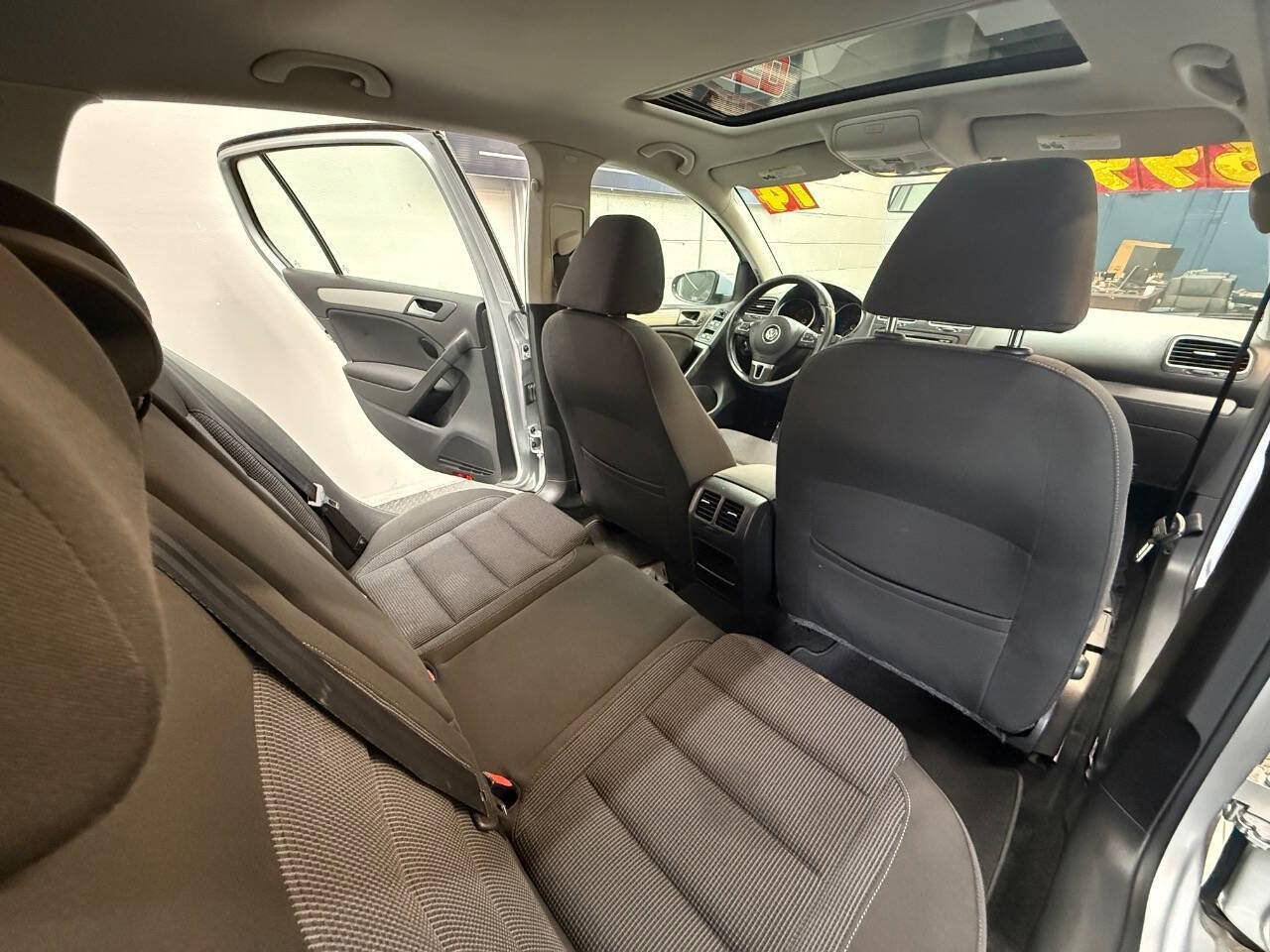 Used 2014 Volkswagen Golf 4-Door FWD image 12