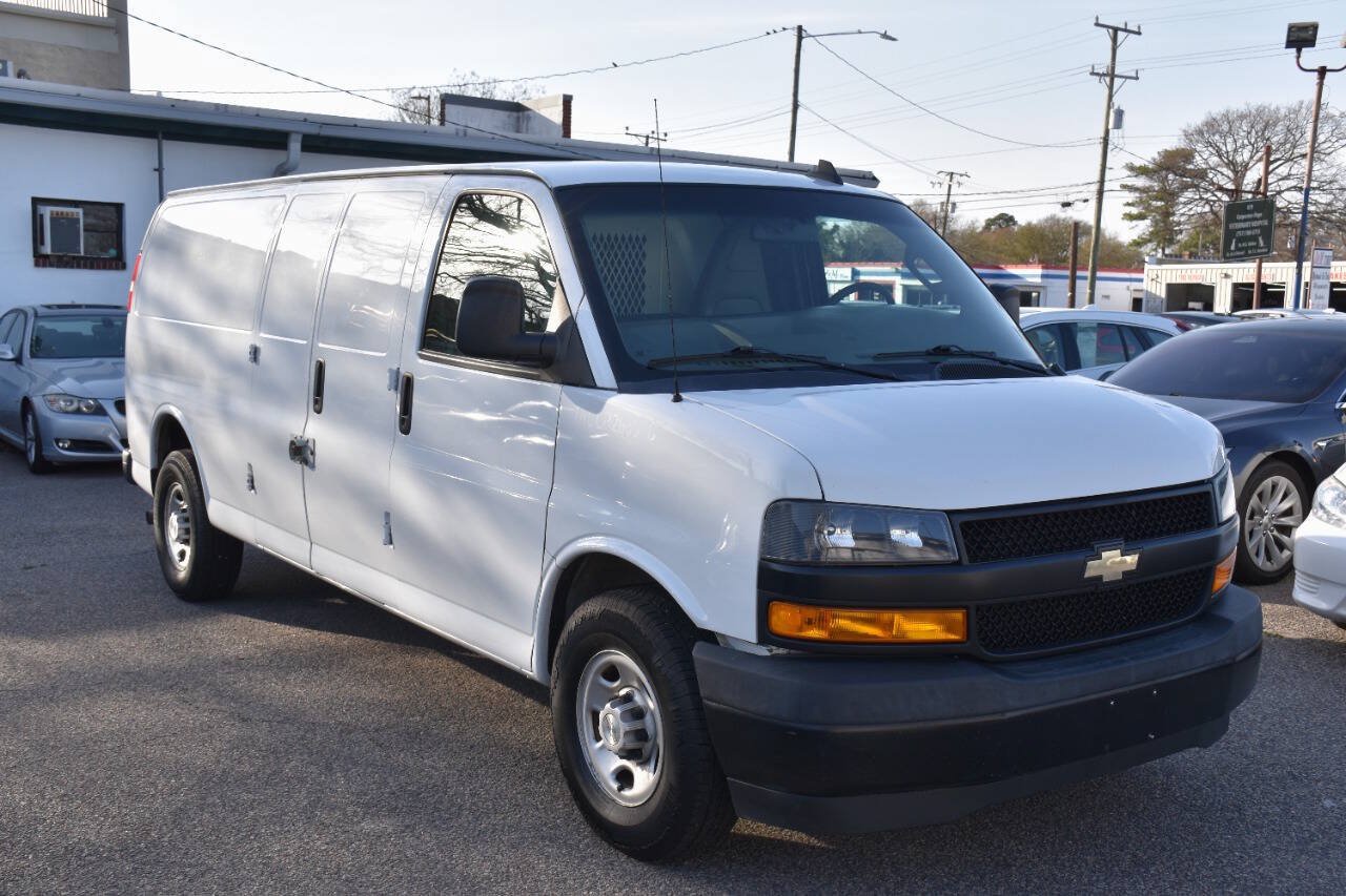 Used 2018 Chevrolet Express 2500 Extended RWD image 7