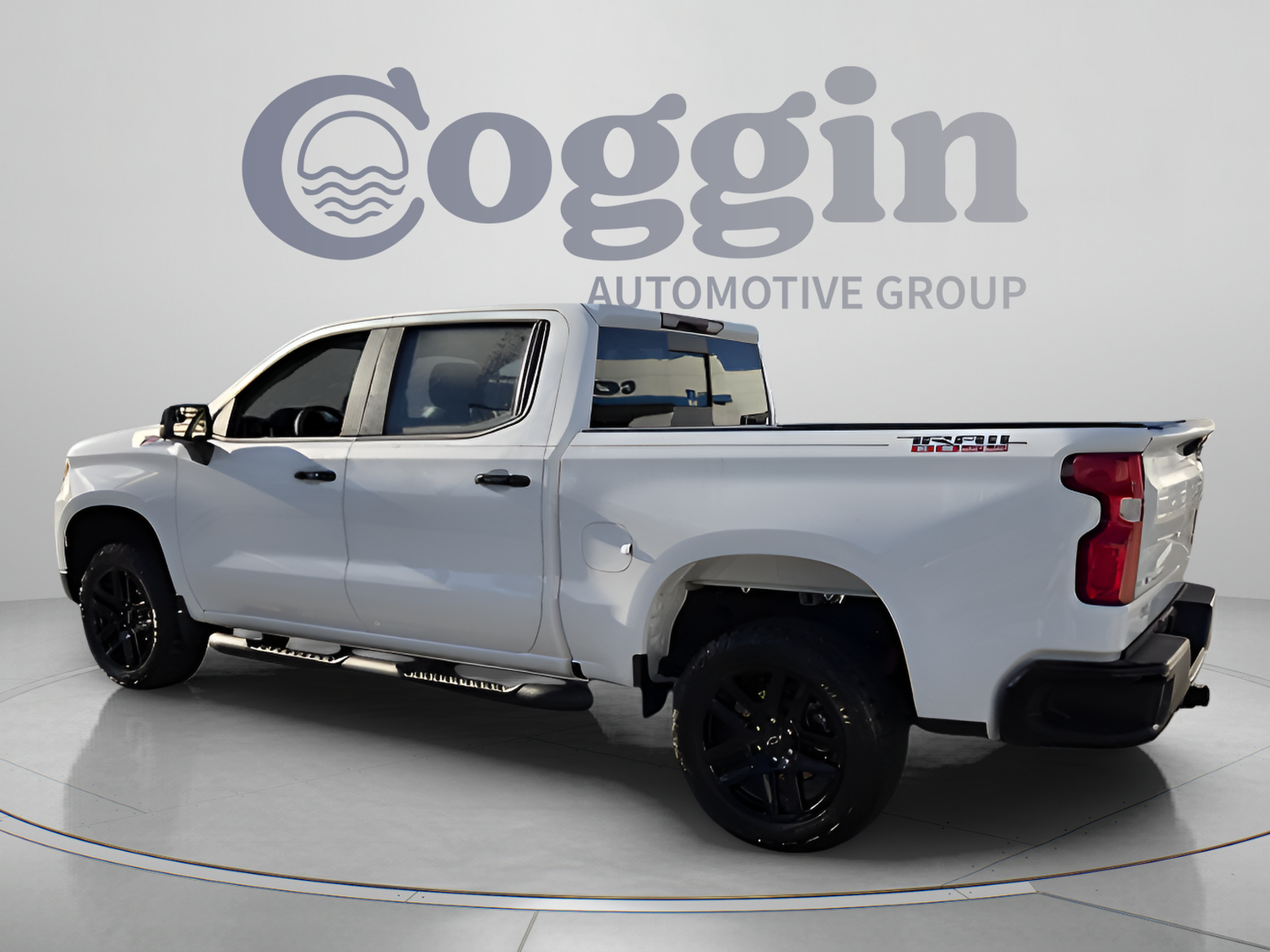 Used 2025 Chevrolet Silverado 1500 LT Trail Boss w/ Convenience Package II AWD/4WD image 3