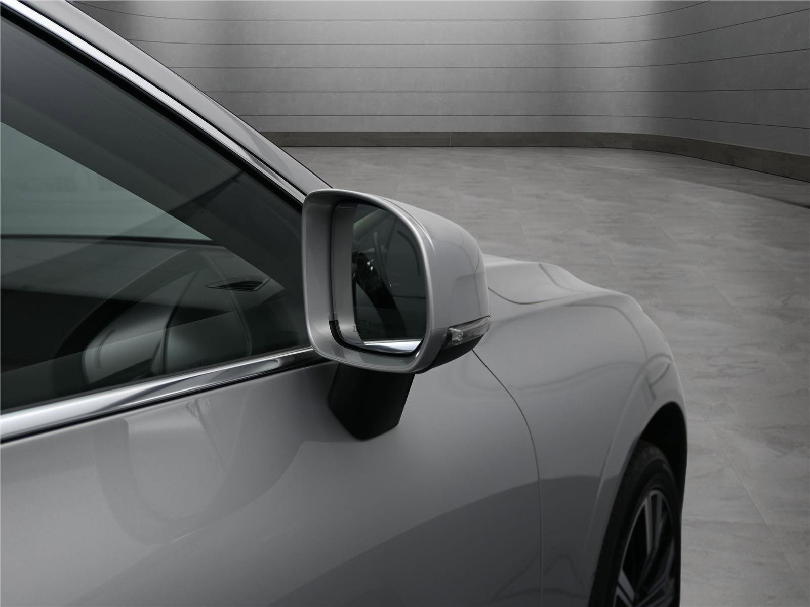 Used 2023 Volvo XC60 B6 Ultimate w/ Climate Package image 24