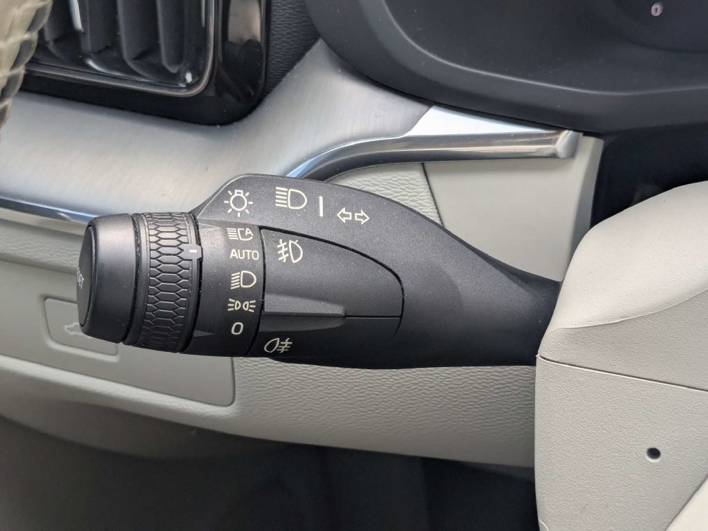 Certified 2024 Volvo XC60 B5 Core AWD/4WD image 32