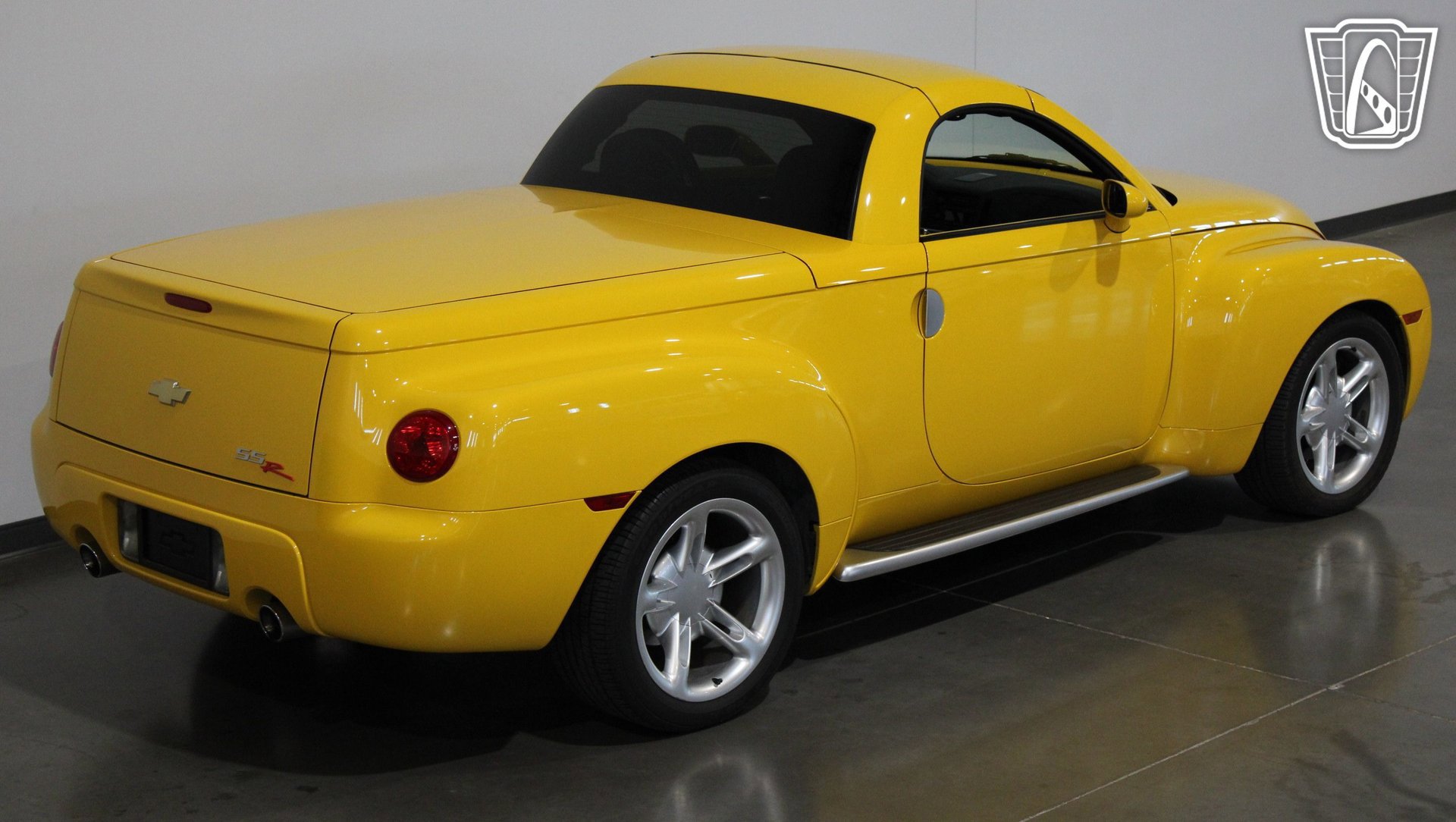 Used 2003 Chevrolet SSR w/ Preferred Equipment Group RWD image 8