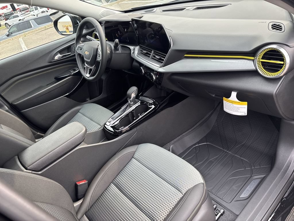 New 2026 Chevrolet Trax LT w/ Driver Confidence Package FWD image 28