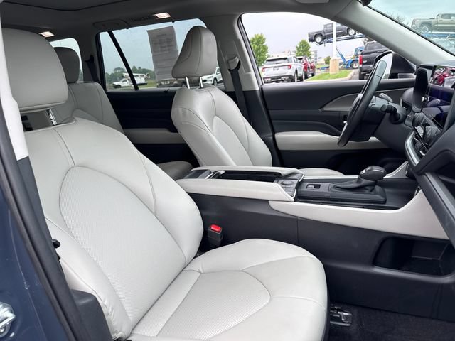 Certified 2024 Toyota Grand Highlander AWD image 13