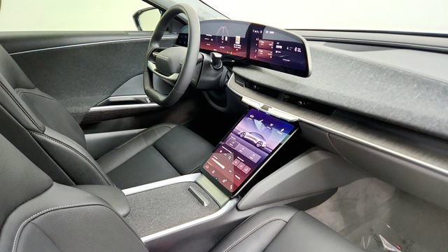 Used 2025 Lucid Air Pure RWD image 35