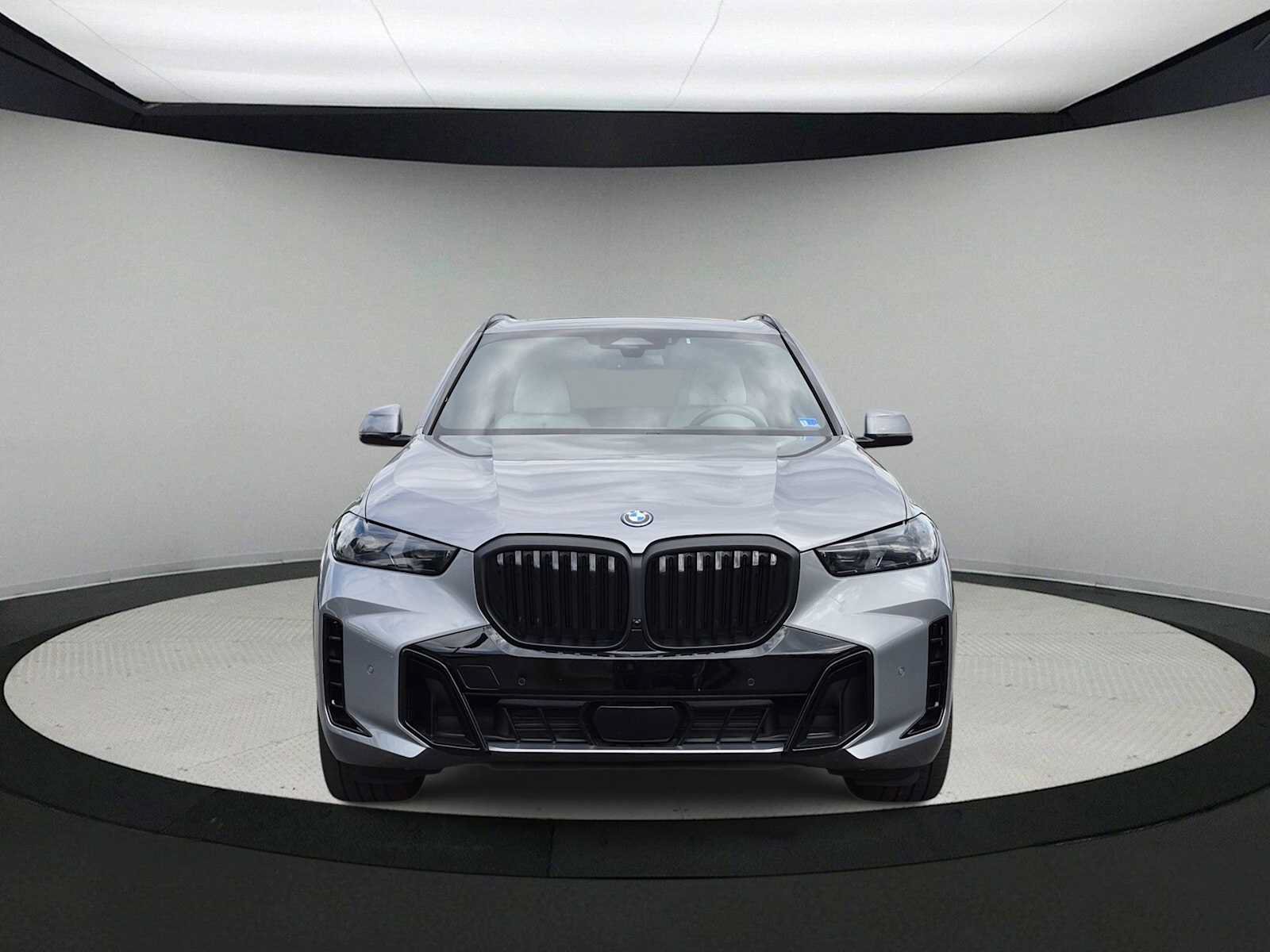 Used 2025 BMW X5 xDrive50e w/ Executive Package AWD/4WD image 3