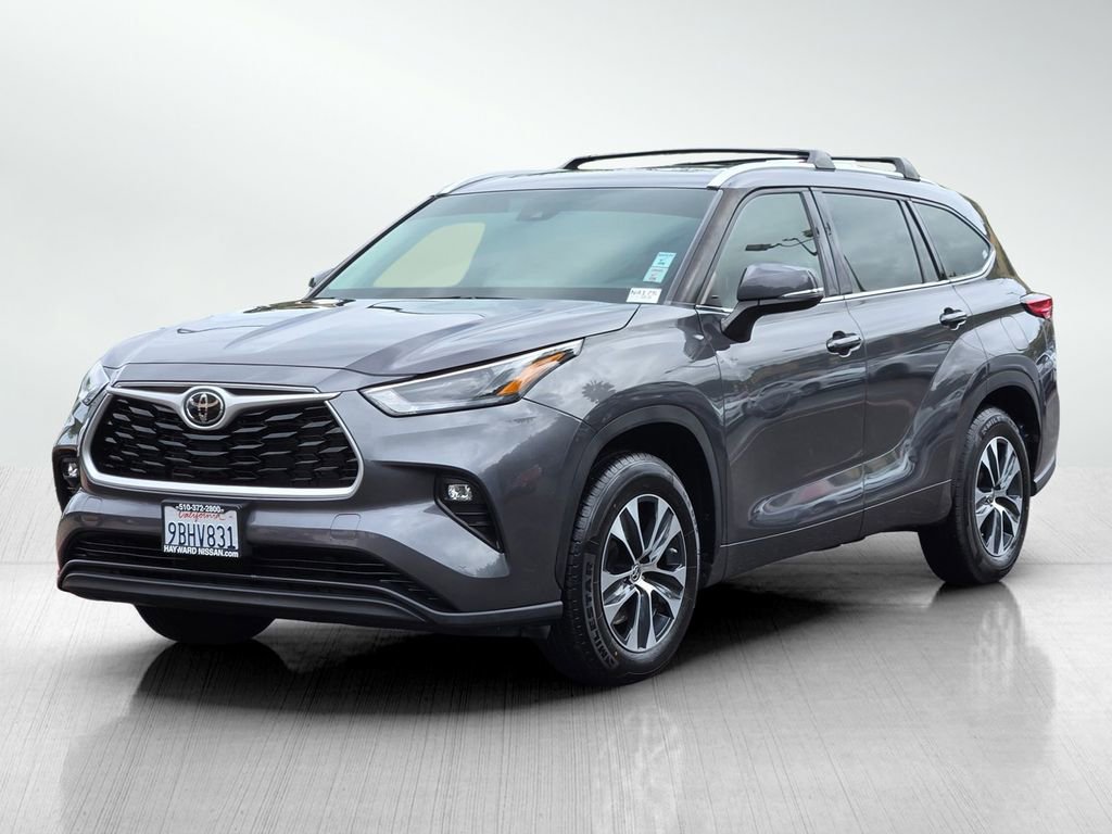 Used 2022 Toyota Highlander XLE FWD image 9