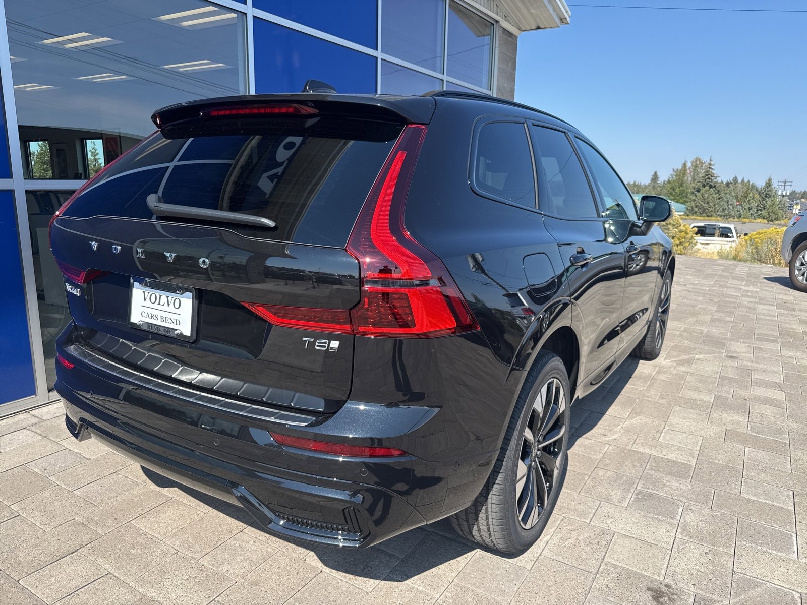New 2026 Volvo XC60 T8 Plus w/ Protection Package Premier image 4