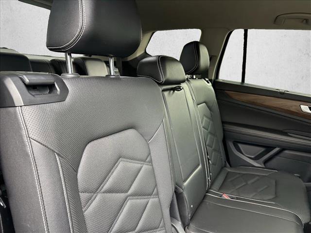 Used 2025 Volkswagen Atlas SE image 28