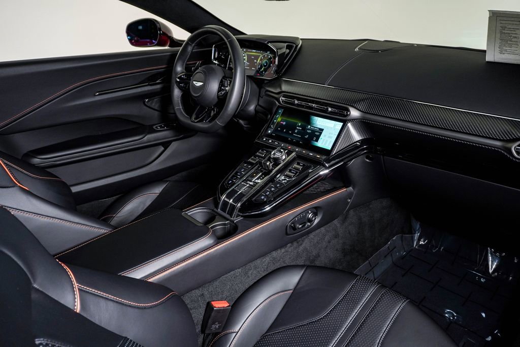 Used 2025 Aston Martin V8 Vantage Coupe image 17