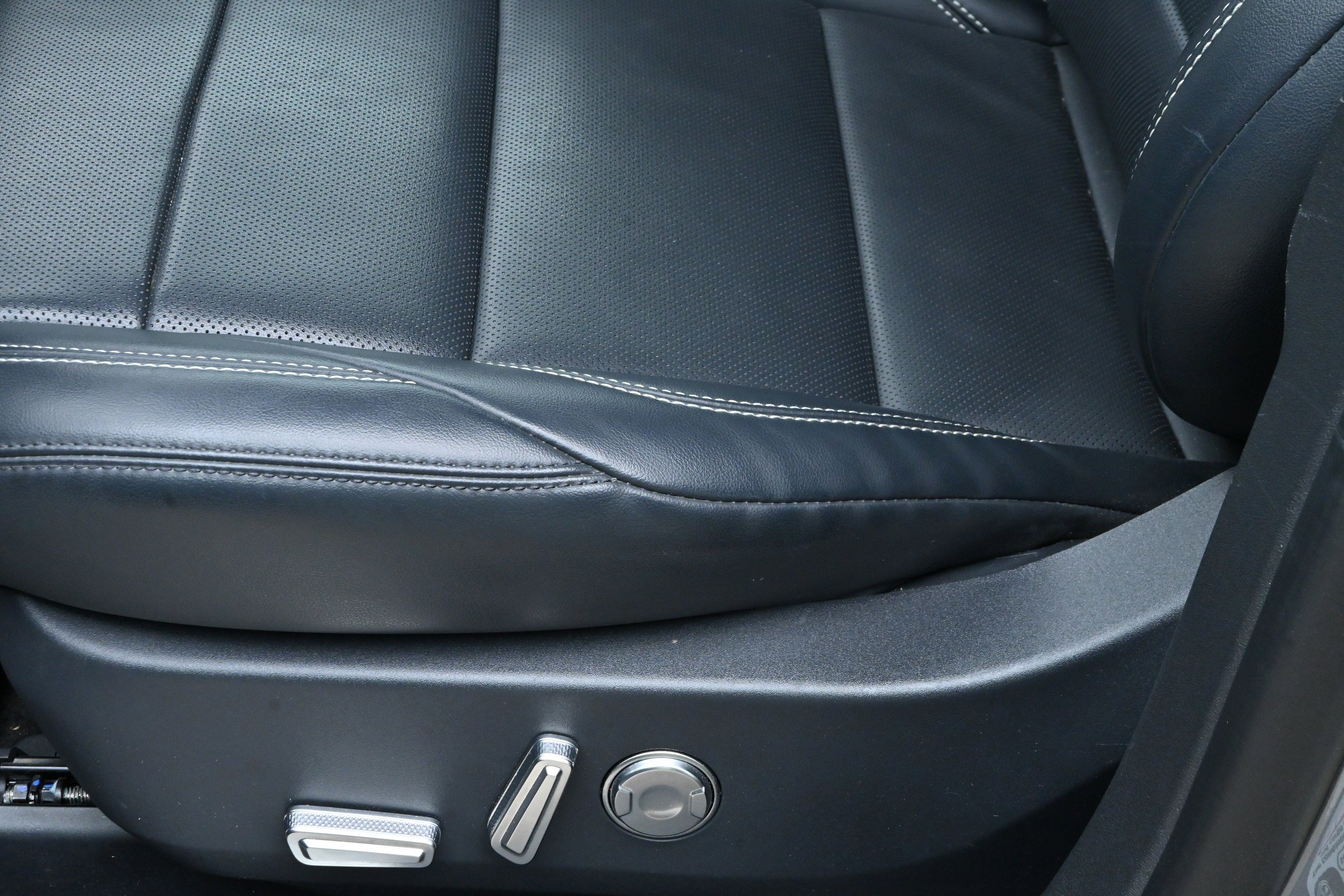 Used 2024 Lincoln Nautilus Premier AWD/4WD image 26